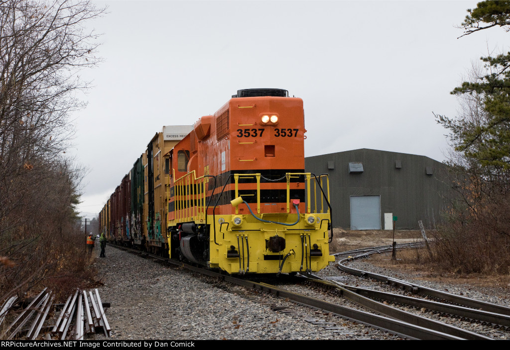 QGRY 3537 Prepares to Depart from South Paris